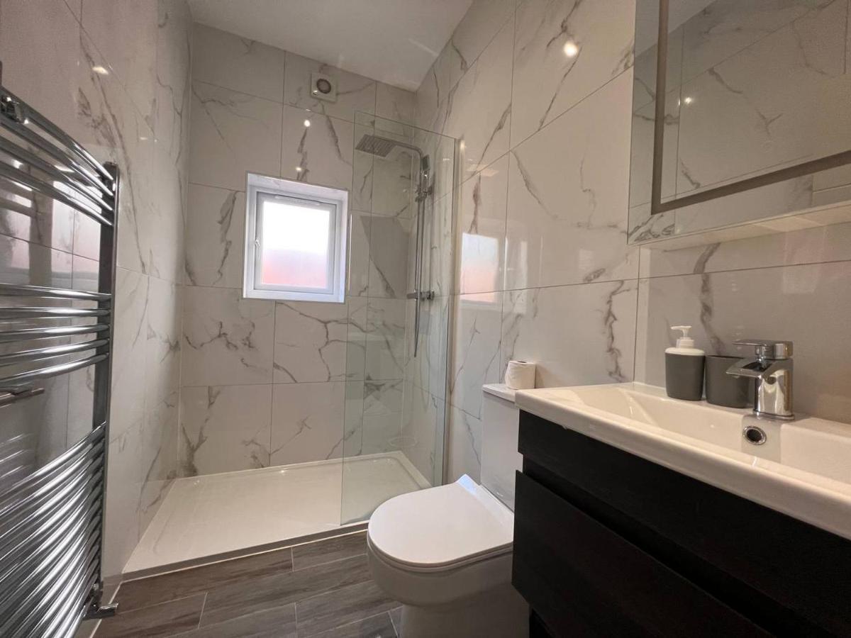 Appartamento Star London Finchley Road 3-Bed Escape With Garden Esterno foto
