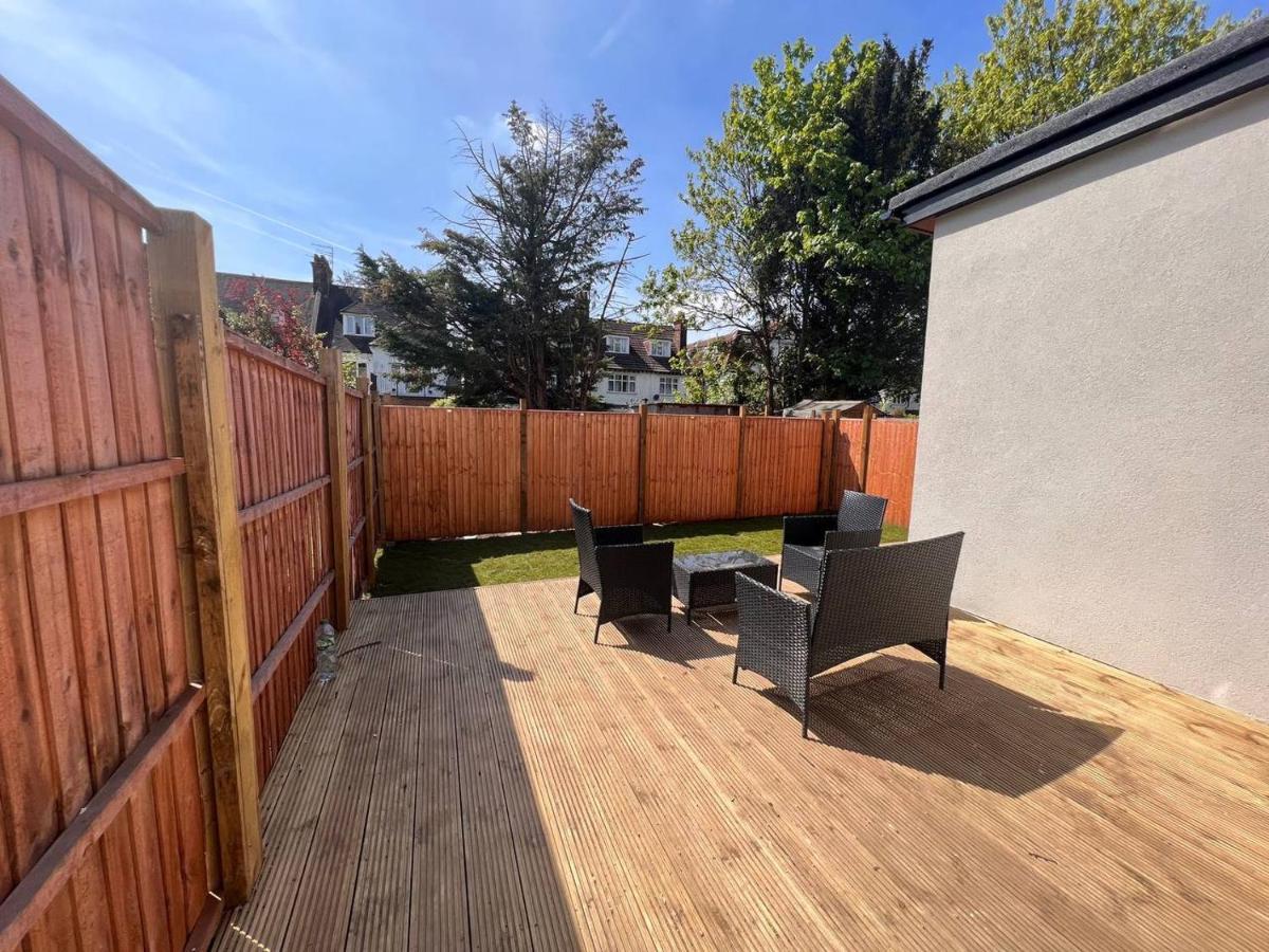 Appartamento Star London Finchley Road 3-Bed Escape With Garden Esterno foto