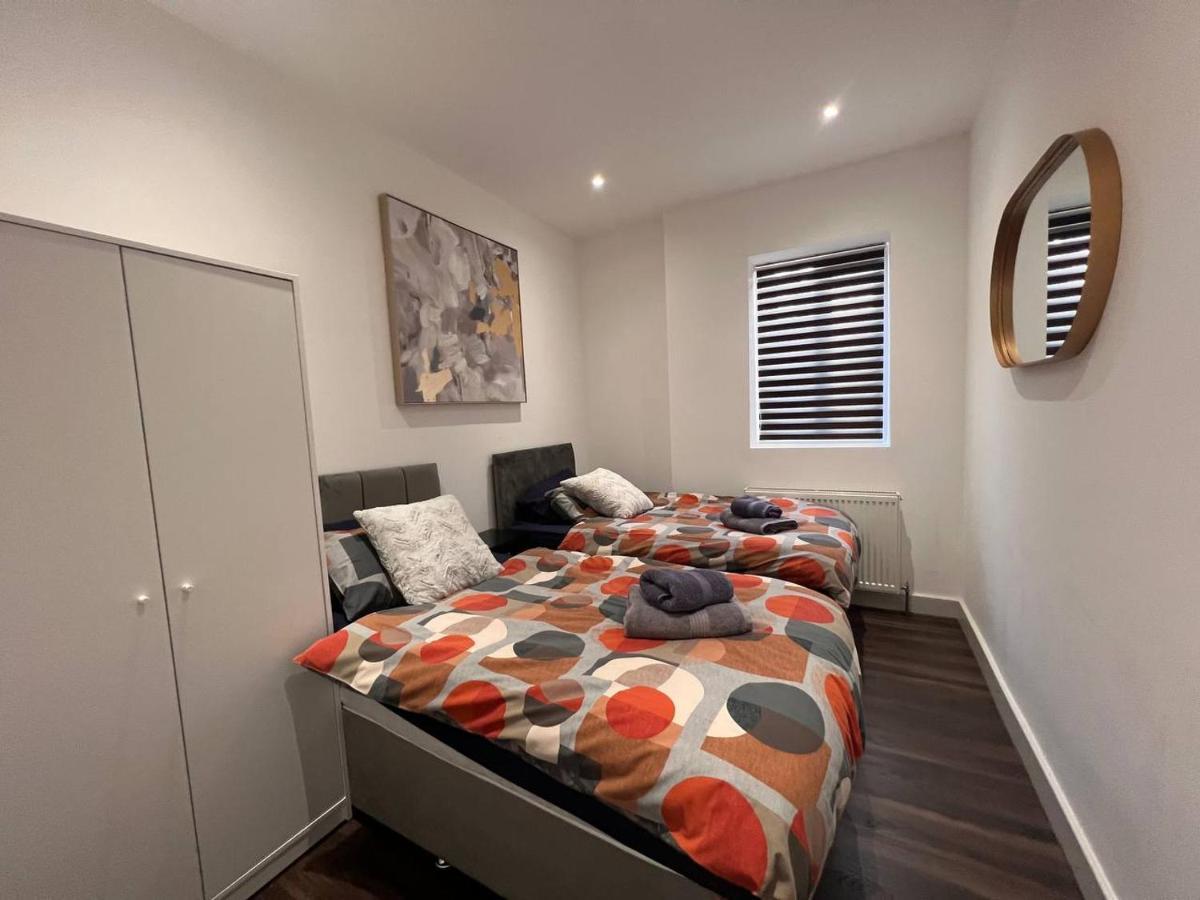 Appartamento Star London Finchley Road 3-Bed Escape With Garden Esterno foto