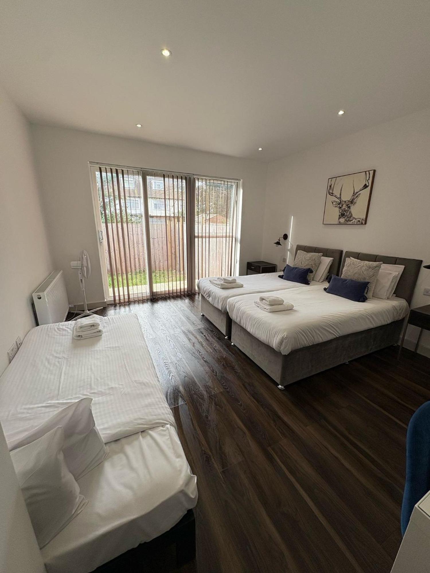 Appartamento Star London Finchley Road 3-Bed Escape With Garden Esterno foto